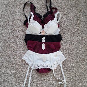 Lot of 3 sets of vintage La Senza